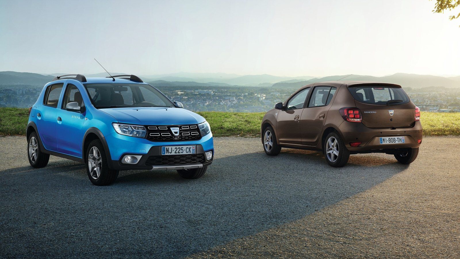 Το νέο Dacia Sandero (στη φωτό το τωρινό) θα λανσαριστεί στα μισά περίπου του 2019. Θα αφήσει πίσω του την πλατφόρμα B0, καθώς τόσο αυτό όσο και το επ