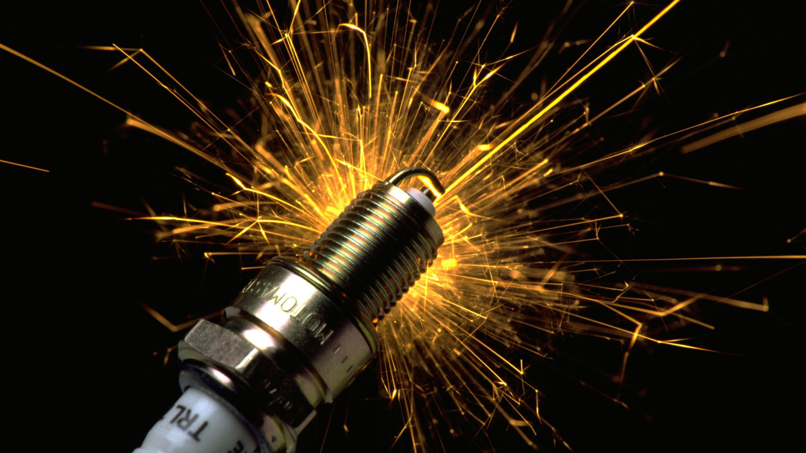 Μπουζί: Πώς για 15 ευρώ μπορείς να πάρεις το μοτέρ στο χέρι