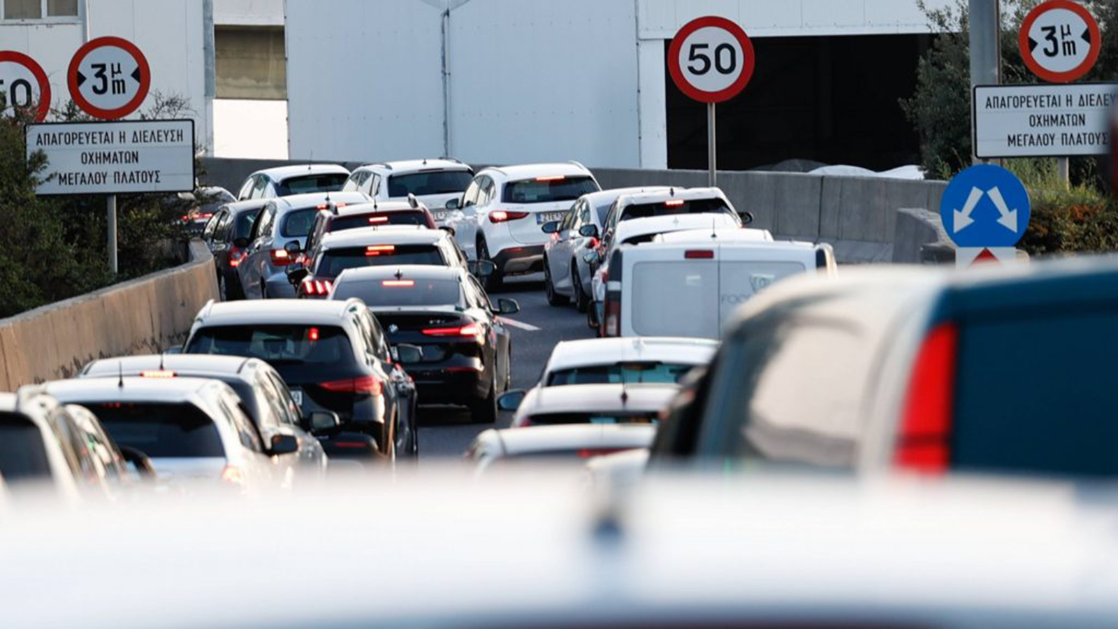 ΑΑΔΕ: Νέα ειδοποιητήρια για ανασφάλιστα ΙΧ και χωρίς τέλη κυκλοφορίας