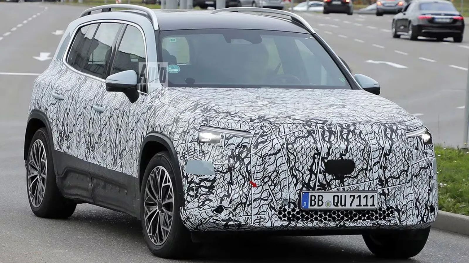 Η νέα Mercedes GLB ετοιμάζεται για το ντεμπούτο της