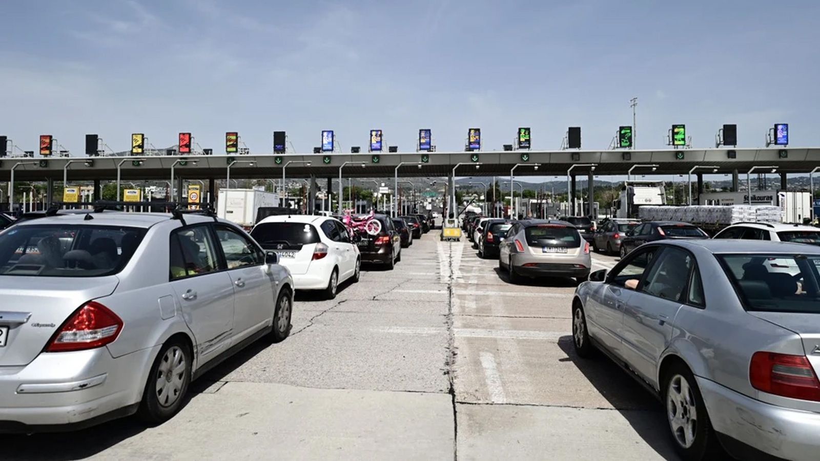 Πώς αποφεύγω την ουρά στα διόδια χωρίς e-pass;