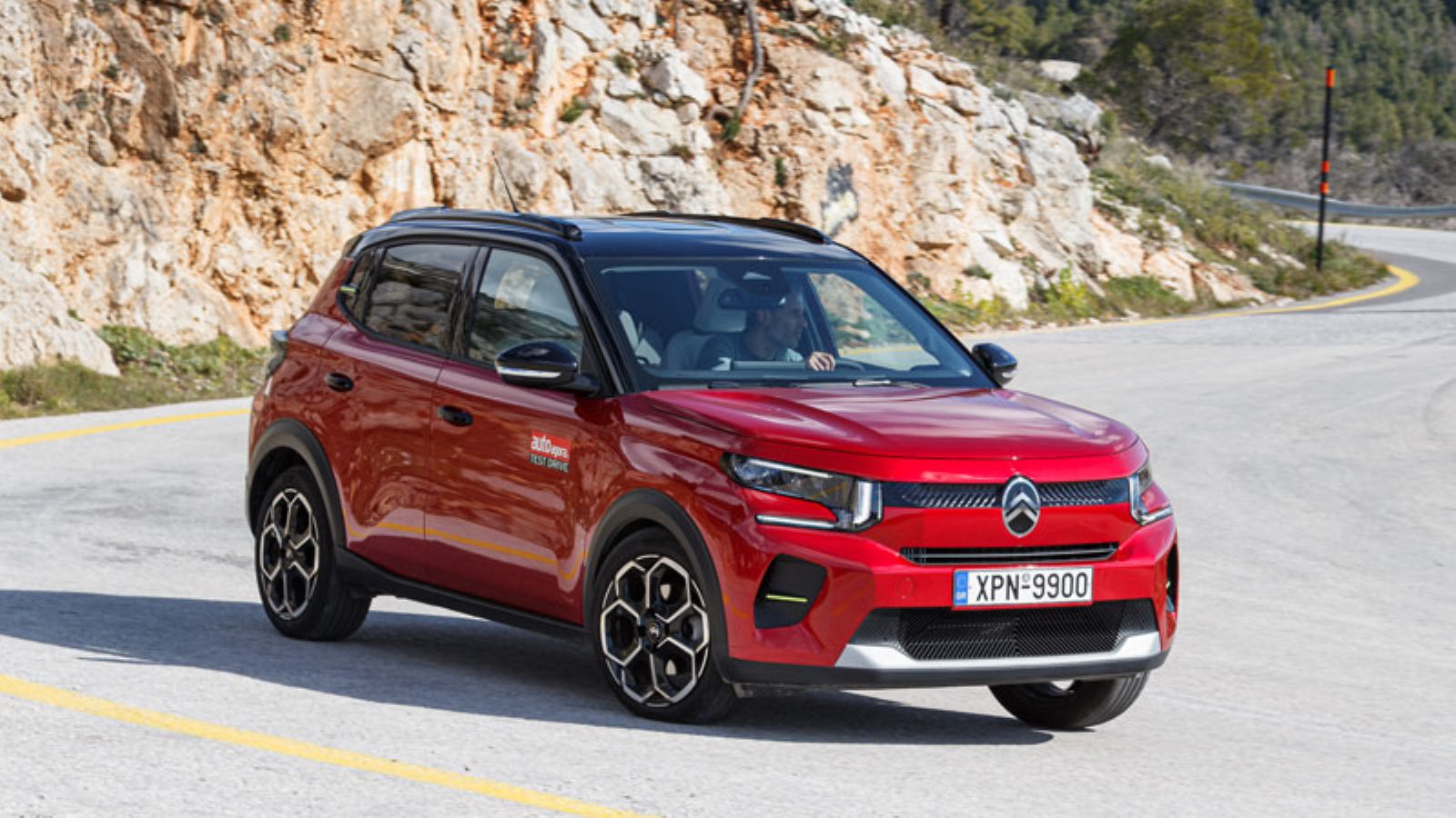 Το Citroen C3 από την εμπρός δεξιά πλευρά, σε στροφή