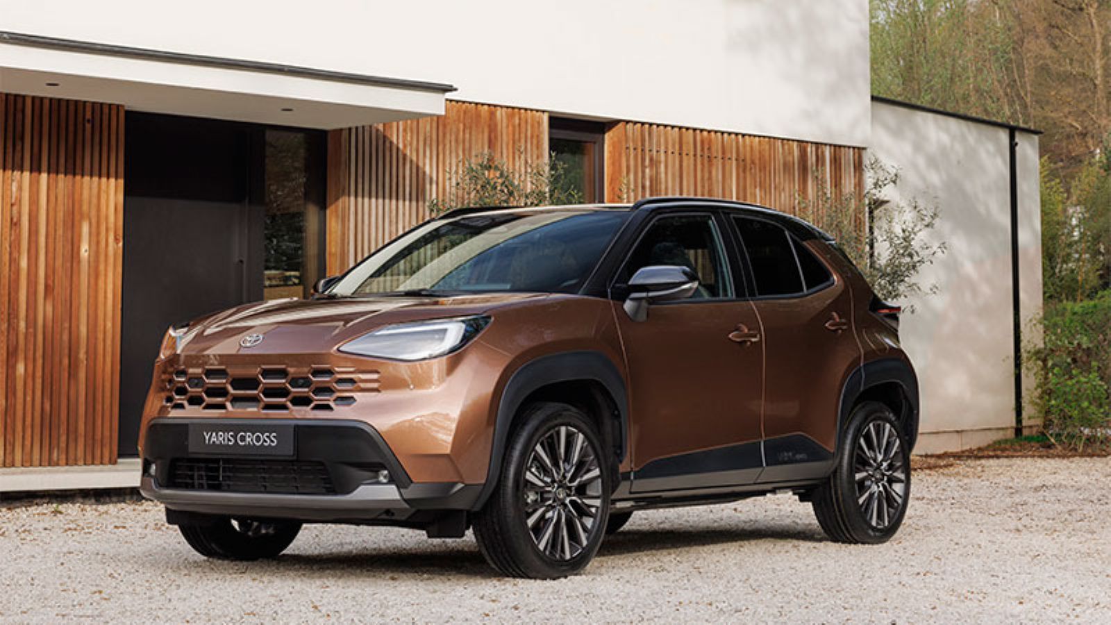 Το ευφυές και κορυφαίο σε πωλήσεις Toyota Yaris Cross ανανεώνεται σχεδιαστικά