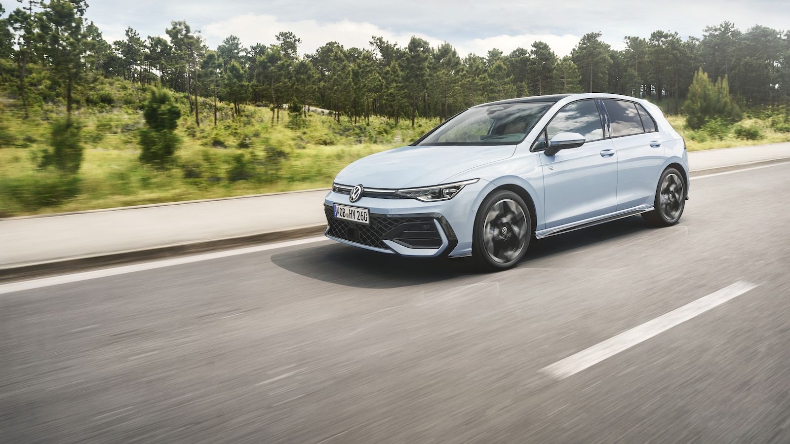 Η Volkswagen διευρύνει την γκάμα των Golf και T-Roc εντάσσοντας μια νέα full hybrid έκδοση συνδυαστικής ισχύος 170 PS.