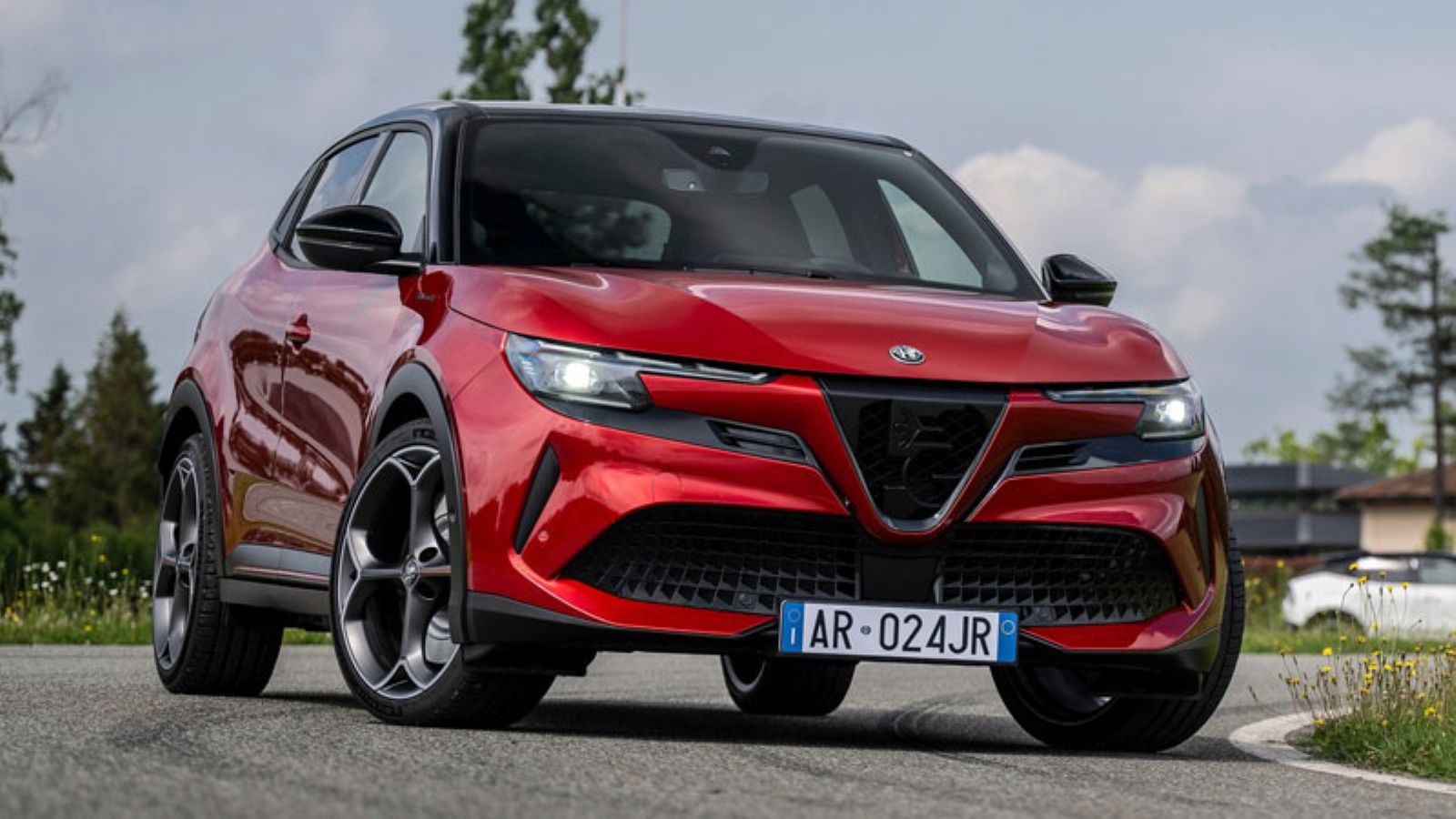 Η Alfa Romeo Junior Ibrida από το εμπρός μέρος
