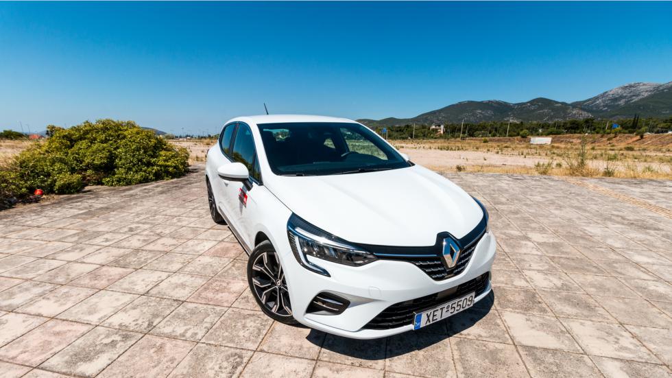 Στο Renault Clio ξεχωρίζουν τα φωτιστικά σώματα σε σχήμα «C» και η δυναμική μάσκα.