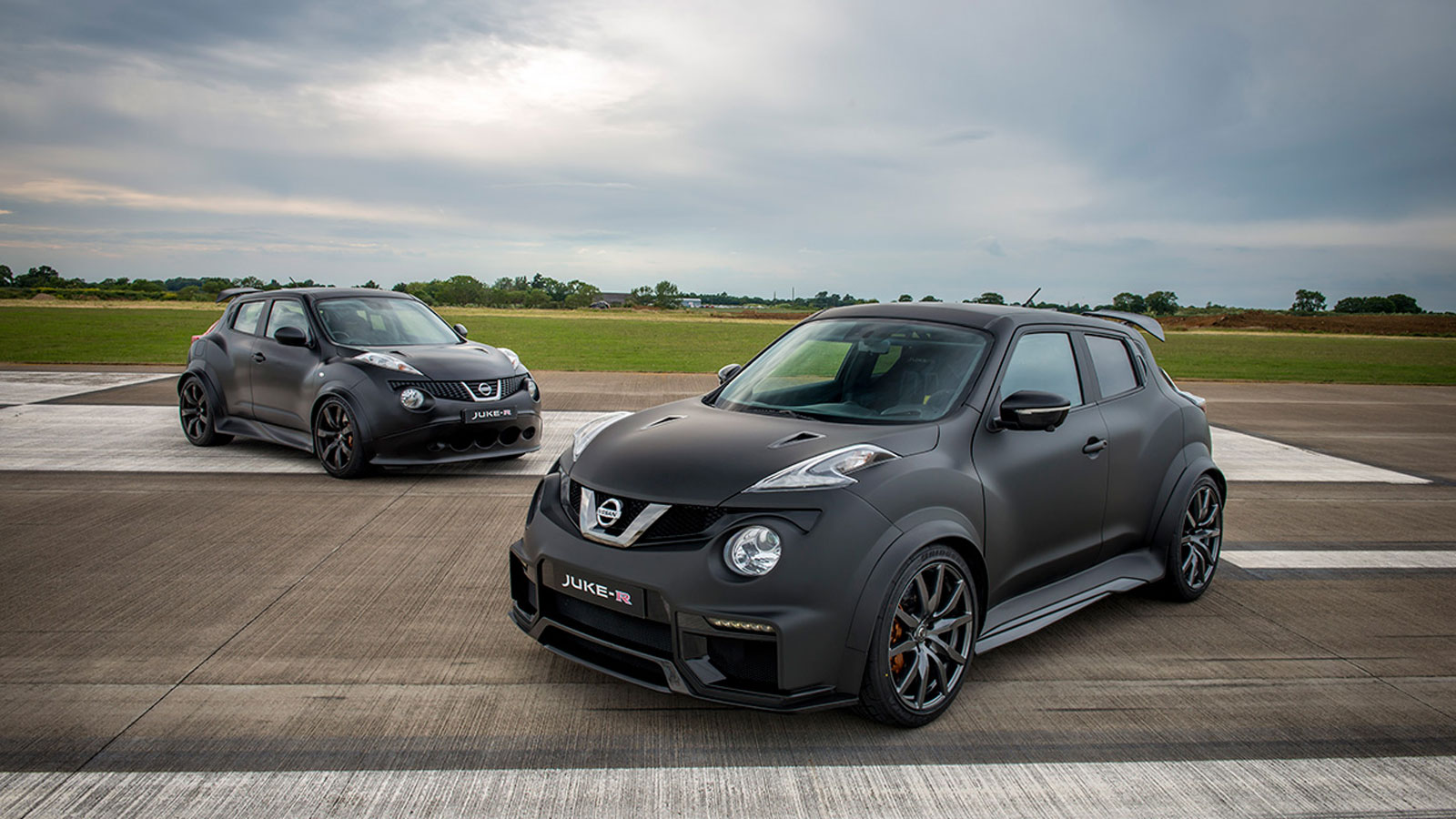 Nissan Juke-R: Όταν η Nissan πάντρεψε ένα Juke με ένα GT-R