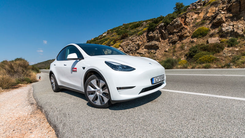 Το Tesla Model Y απέναντι από το καλύτερο και το χειρότερο της κατηγορίας του