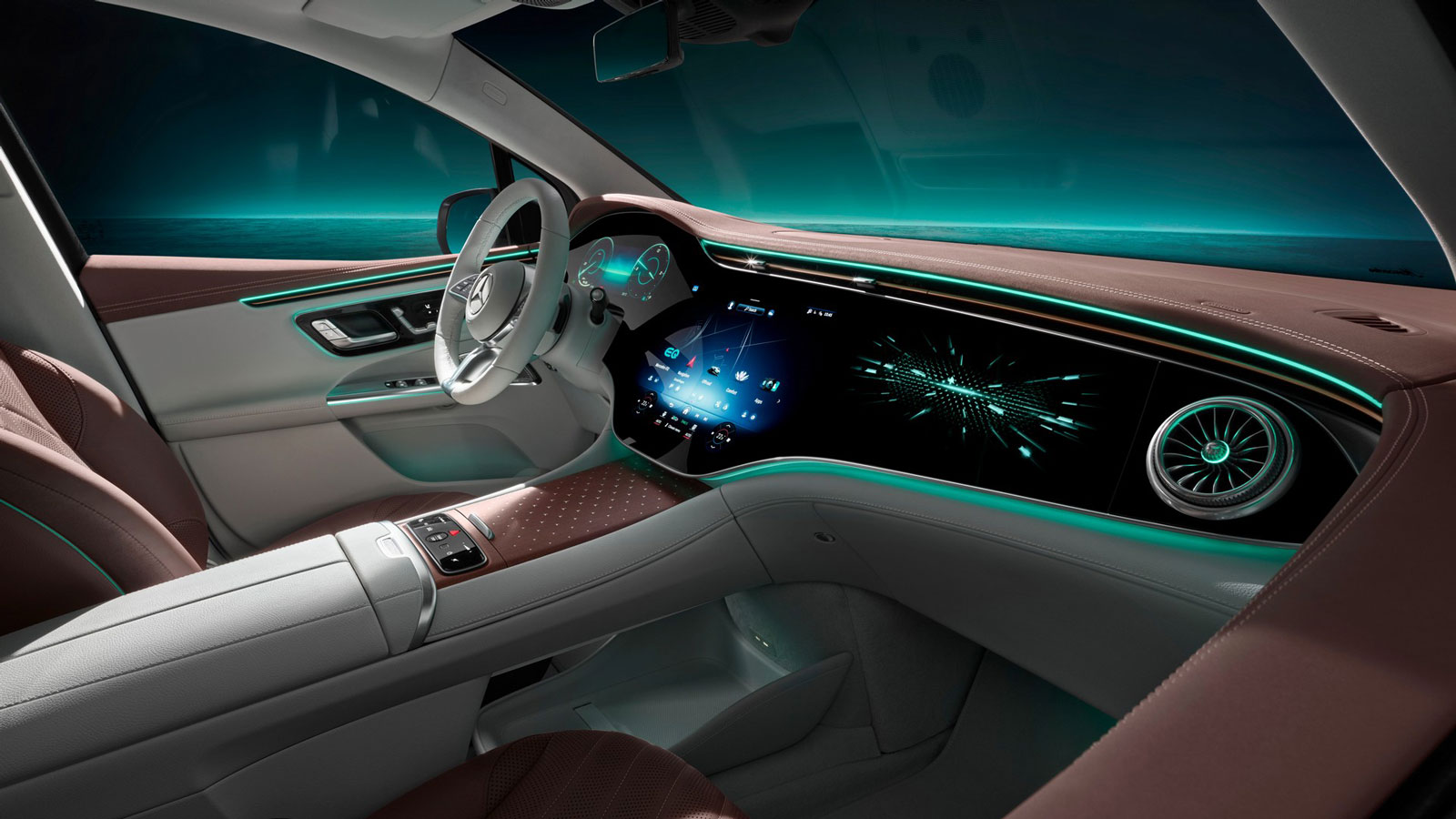 Εντυπωσιάζει το εσωτερικό της Mercedes EQE SUV