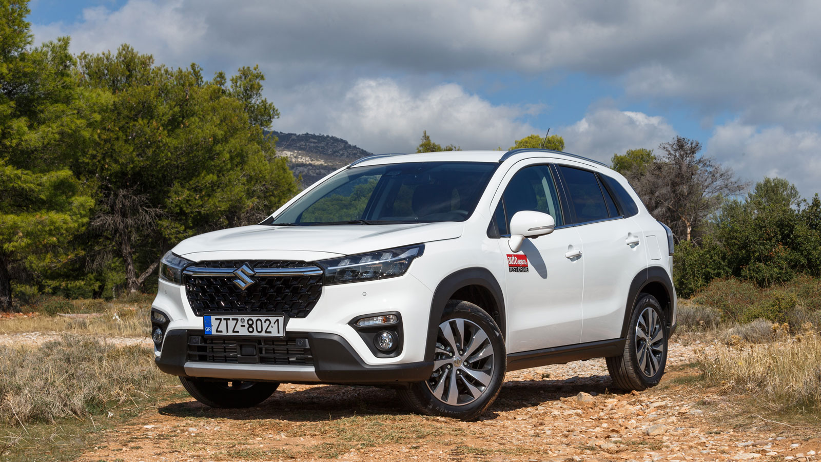 Suzuki S-cross 4x4 VS Toyota Corolla Cross Hybrid 4x4 Συγκριτικό