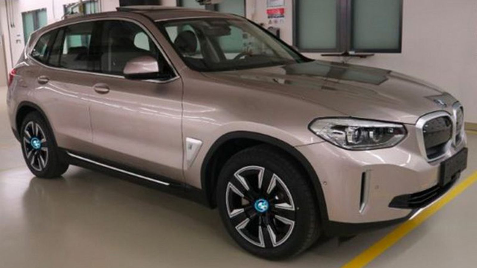 Καταφθάνει η ώρα της νέας BMW iX3