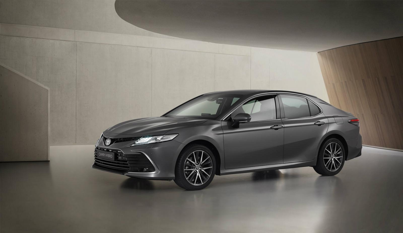 Ανανέωση τεχνολογίας για το hybrid Toyota Camry 