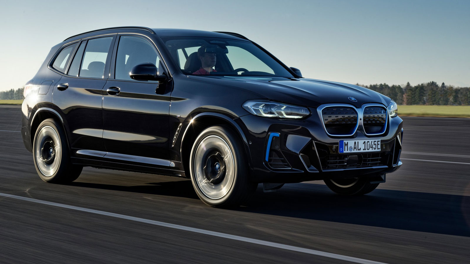 Νέο design και αναβαθισμένο εσωτερικό στην facelifted BMW iX3