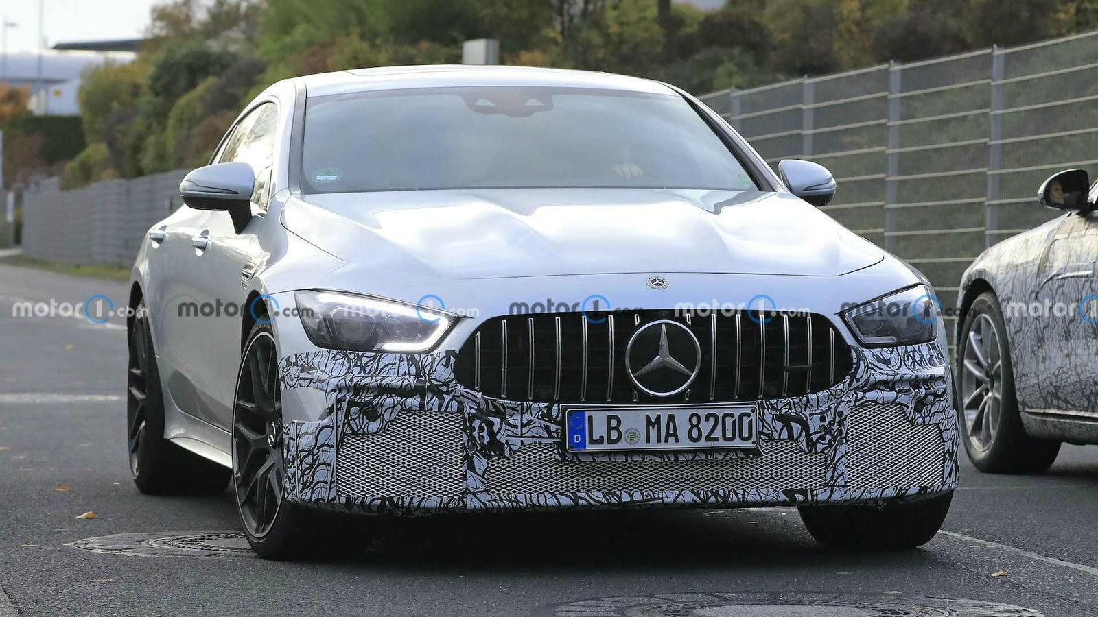 Η Mercedes ανανεώνει την τετράθυρη AMG GT