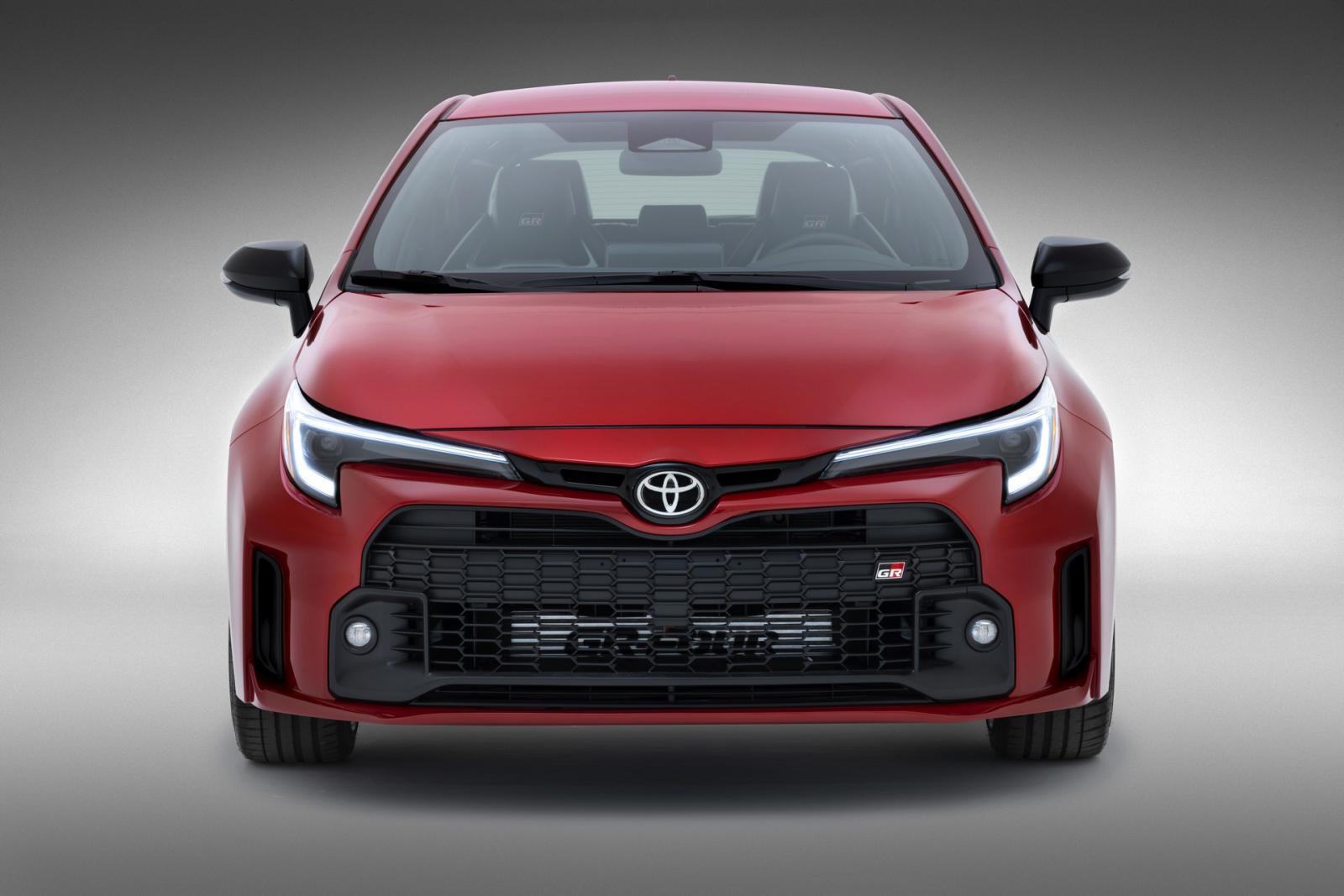 Νέα Toyota GR Corolla: 304 τετρακίνητοι ίπποι με άγριες διαθέσεις