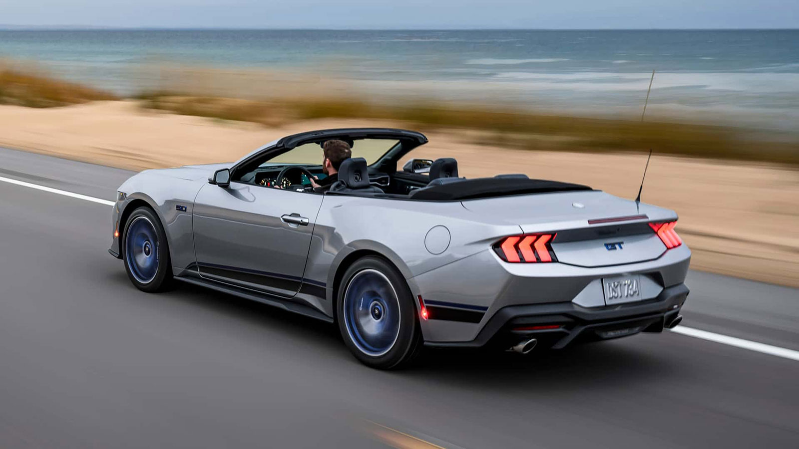 Πρεμιέρα με ρετρό καταβολές για τη Ford Mustang California Special