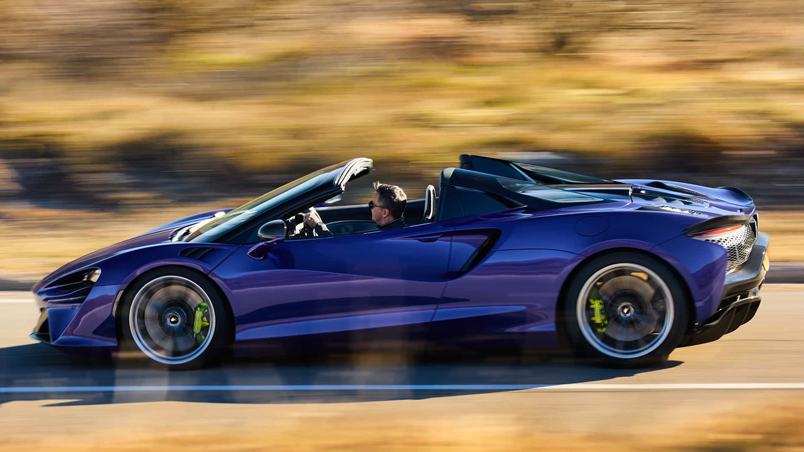 Αυτή είναι η Plug-in υβριδική McLaren Artura Spider