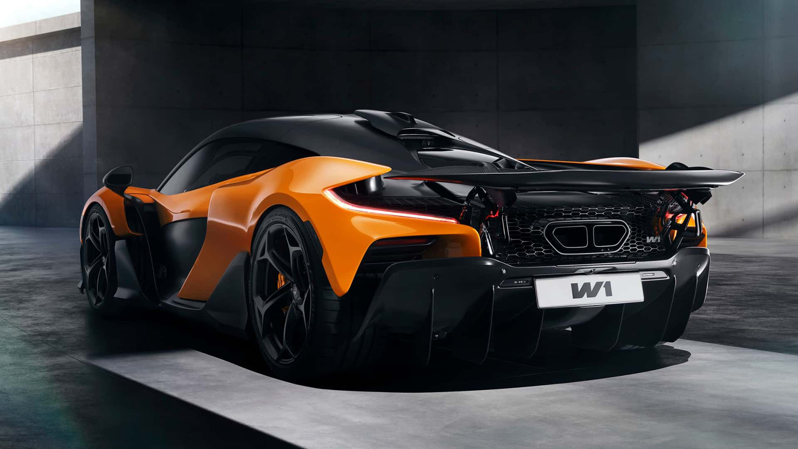 Πρεμιέρα με 1.275 άλογα για τη νέα McLaren W1