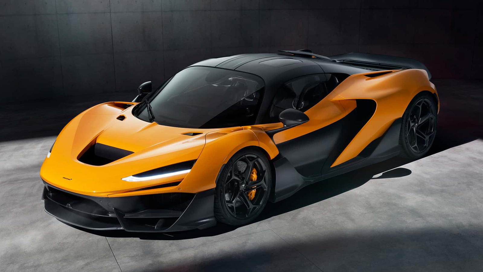 Πρεμιέρα με 1.275 άλογα για τη νέα McLaren W1