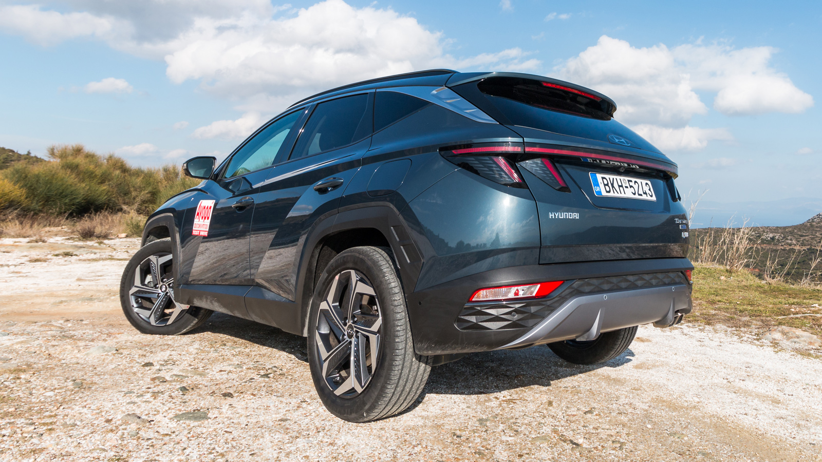 Hyundai Tuscon Hybrid 4x4  230ps VS Lexus UX Hybrid 4x4 184ps Συγκριτικό