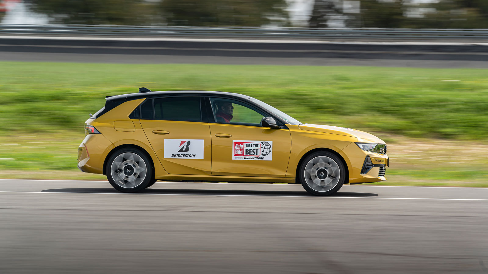 Οδηγήσαμε το εντυπωσιακό Opel Astra Plug-In hybrid με 180 PS