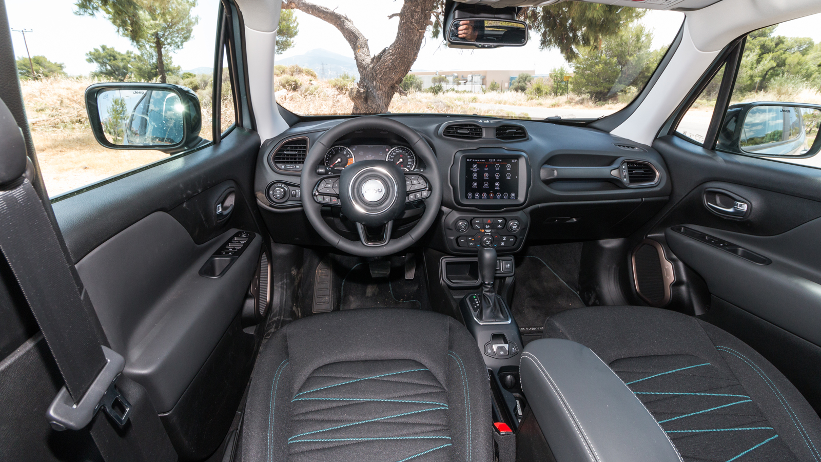 Jeep Renegade 130ps Automatic VS Nissan Juke 145ps Automatic. Ποιο ξεχωρίζει σε εξοπλισμό ασφαλείας και άνεσης;