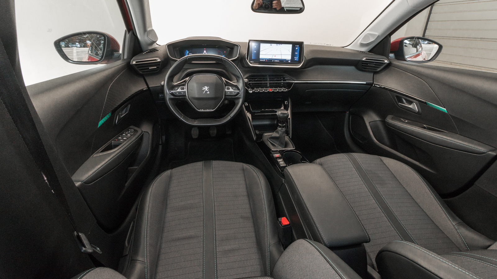Peugeot 208 VS Toyota Yaris: Ποιο μικρό κερδίζει;