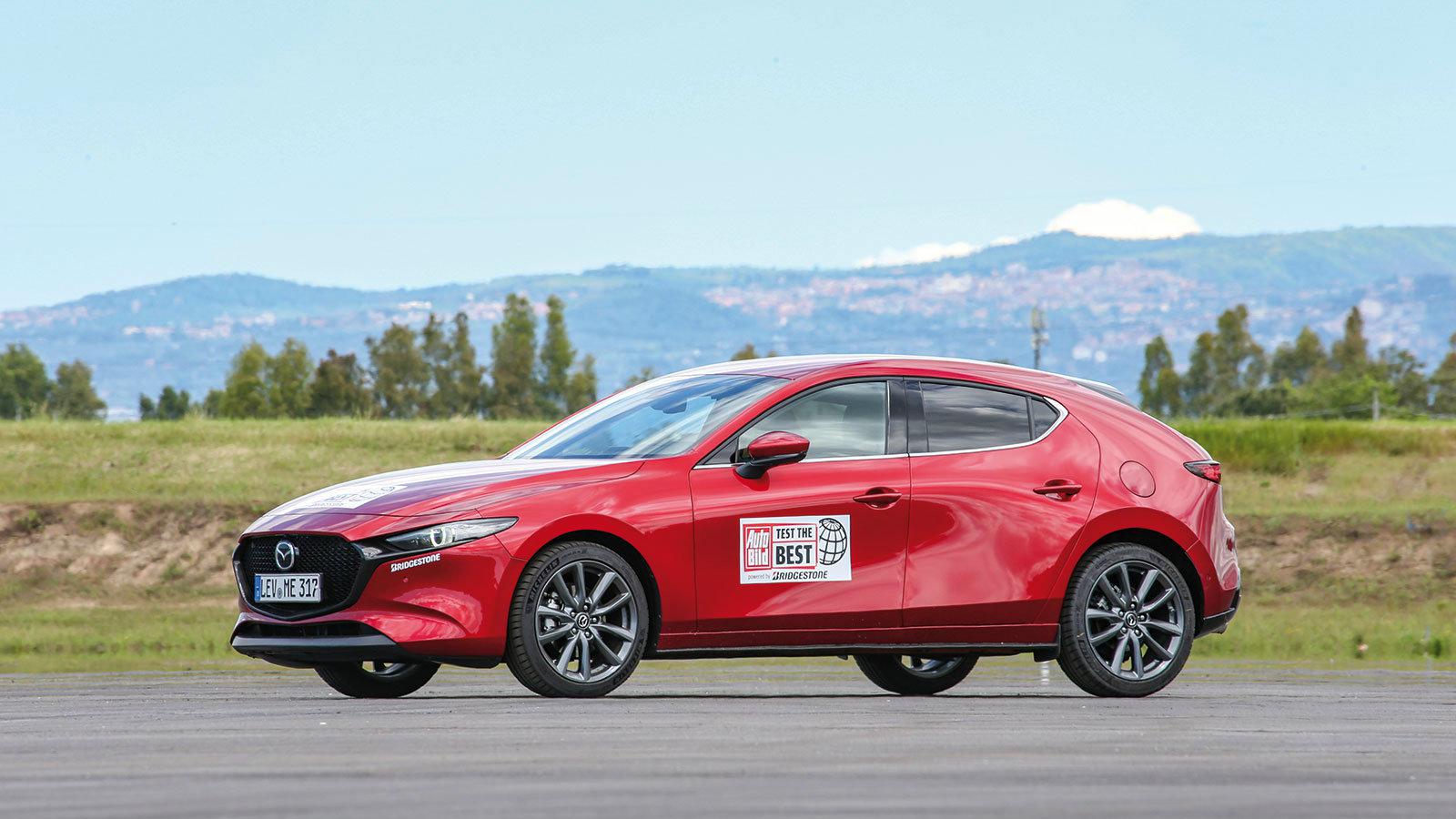Η τέταρτη γενιά του Mazda 3 διατήρησε τα ιδιαίτερα χαρακτηριστικά των προκατόχων, αλλά ταυτόχρονα βασίστηκε σε μια νέα πιο premium γλώσσα σχεδιασμού.
