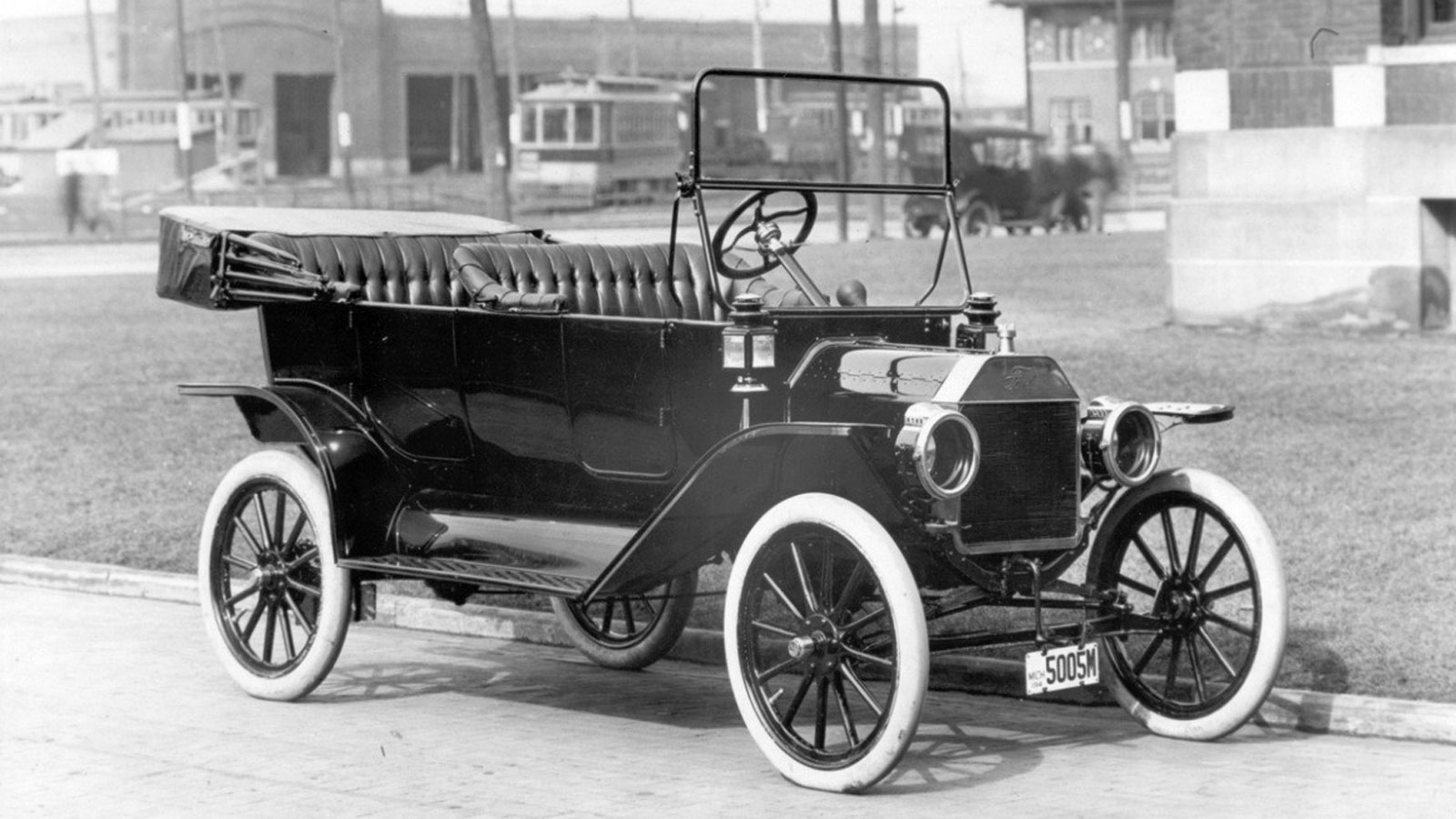 Первые компании. 1914 Model t Ford. Генри Форд 1 автомобиль. Генри Форд 1914. Генри Форд автомобиль 1914.