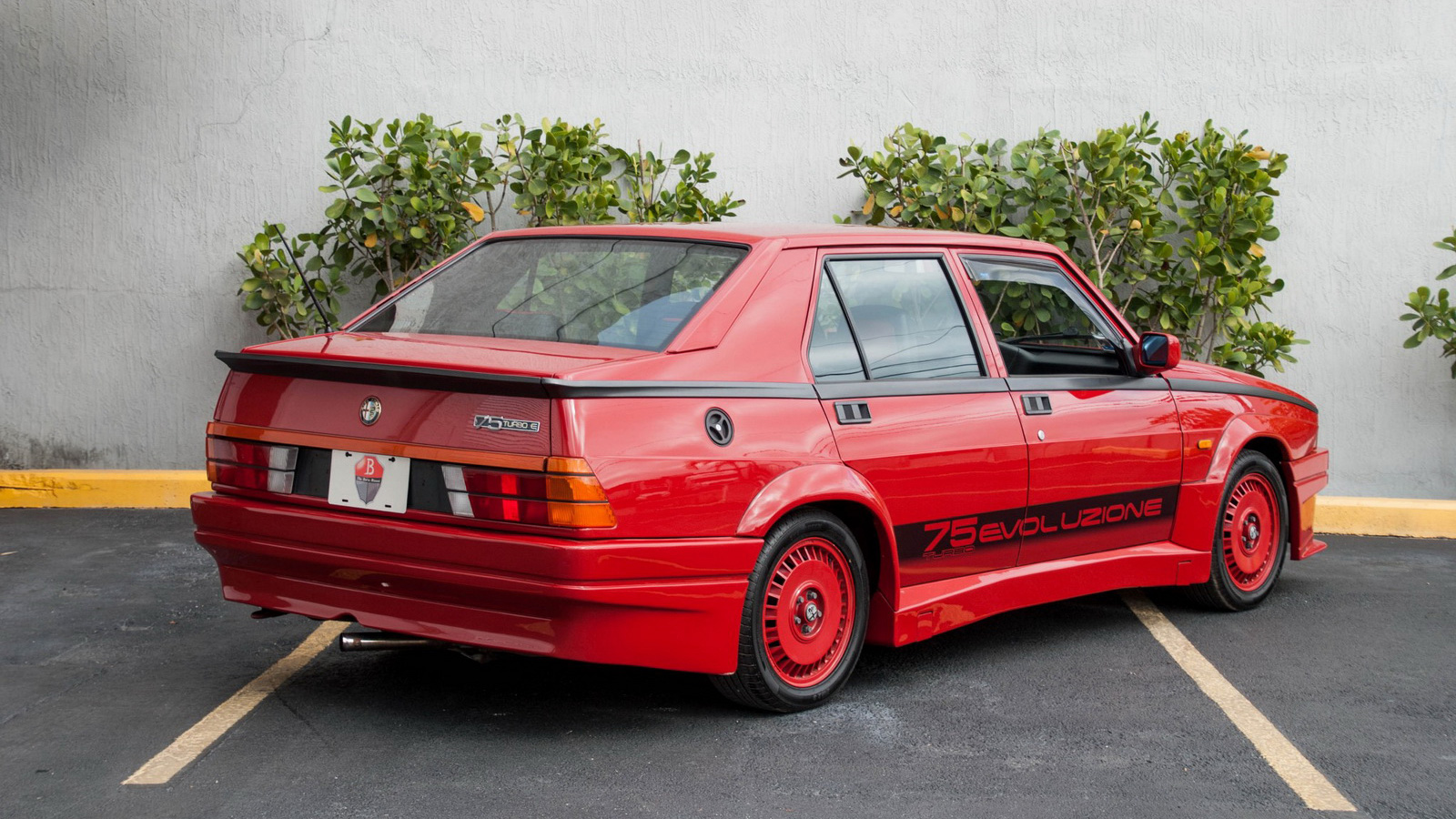 Alfa Romeo 75: Η τελευταία «γνήσια» Alfa