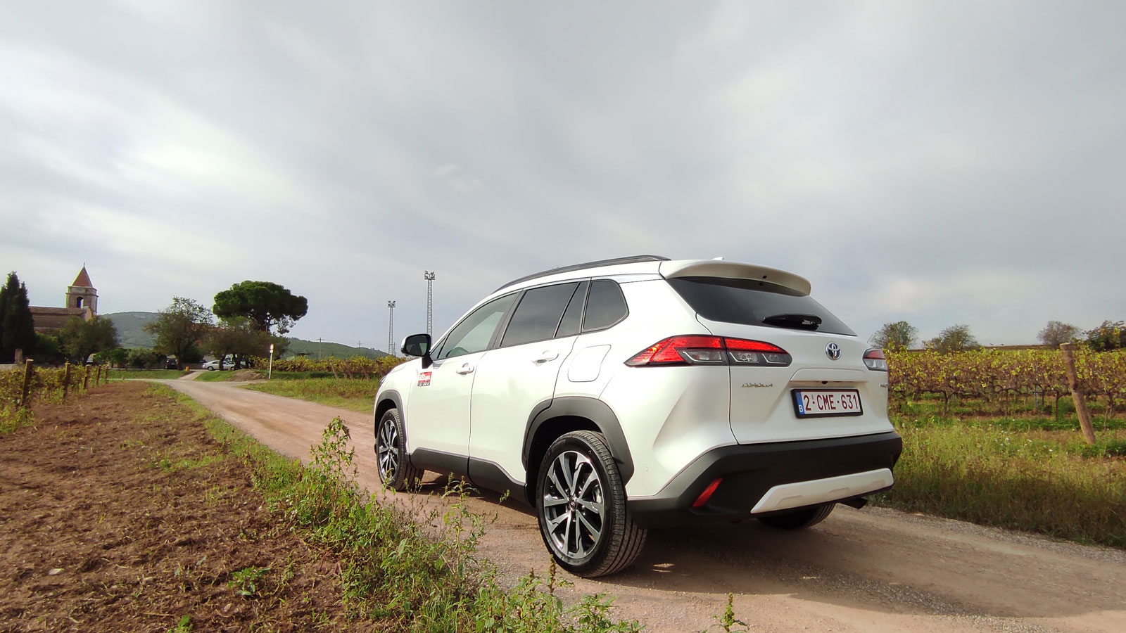 Hyundai Tucson Hybrid 4x4  230ps VS Toyota Corolla Cross Hybrid 4x4 197ps Βαθμολογίες. Ποιο είναι καλύτερο σε κατανάλωση, χώρους, επιδόσεις, εγγυήσεις;