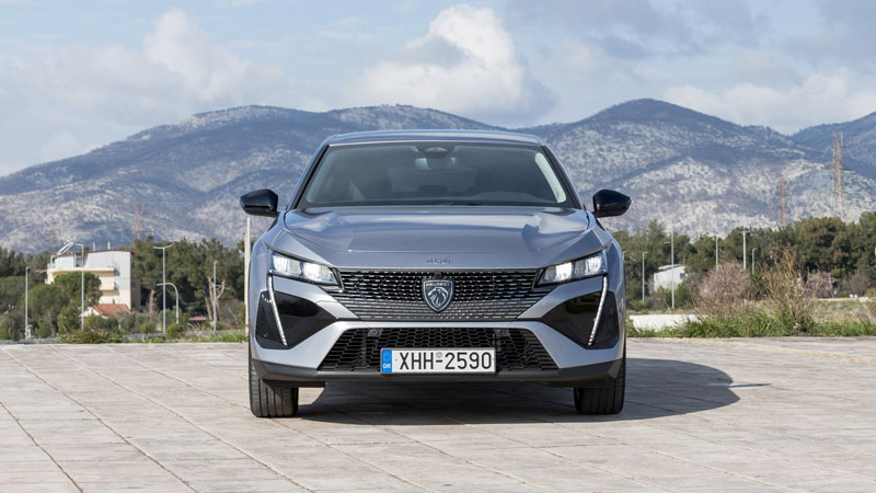 Peugeot 408 Hybrid 136 PS: Πόσο καλό είναι σε εξοπλισμό άνεσης και ασφαλείας;