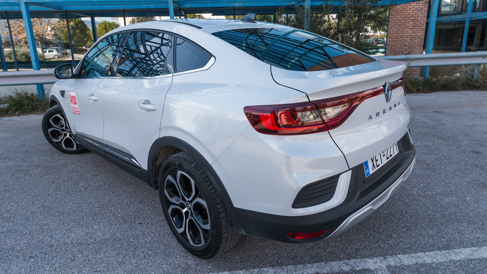 Honda HR-V e:HEV VS Renault Arkana E-TECH: Ποιο υβριδικό SUV αξίζει;