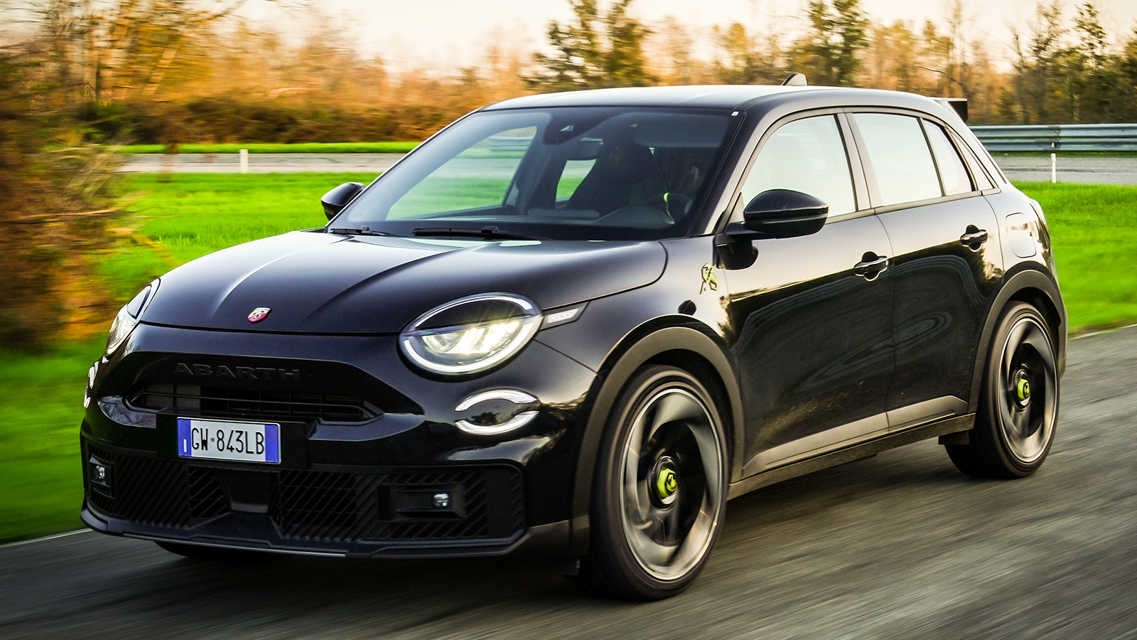 Η Abarth στρέφει την προσοχή της αποκλειστικά στα ηλεκτρικά!