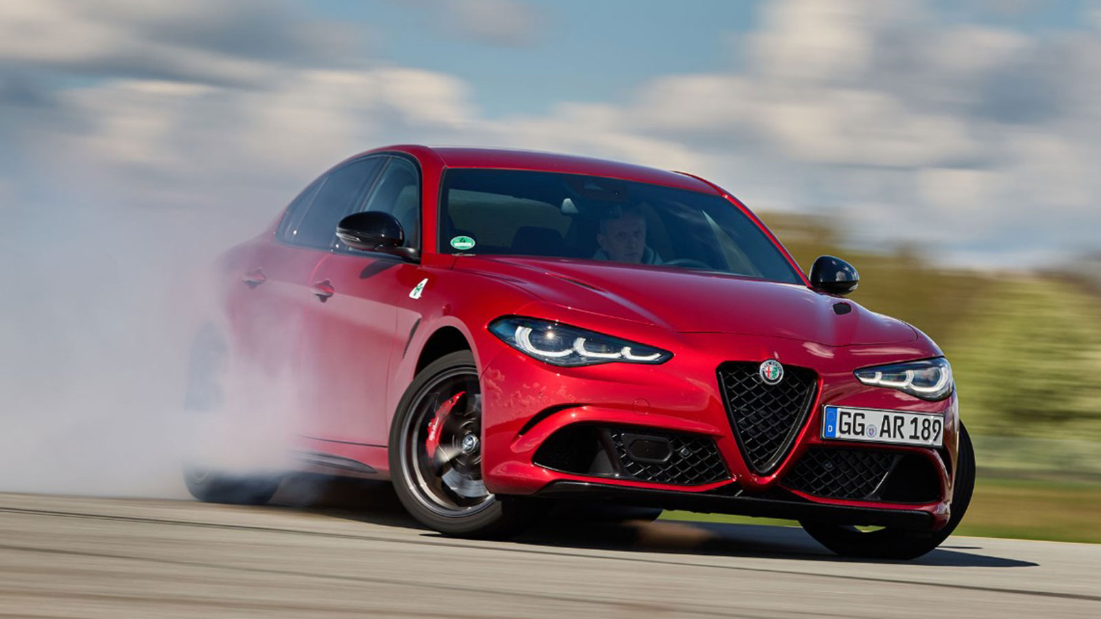 Alfa Romeo Giulia Quadrifoglio -  Κράμα τεχνολογίας και ταπεραμέντου 