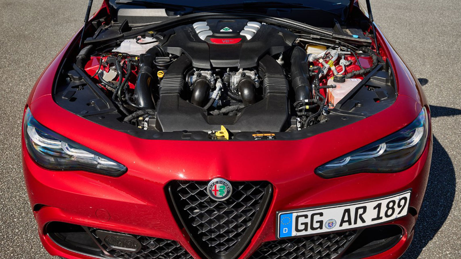 Alfa Romeo Giulia Quadrifoglio -  Κράμα τεχνολογίας και ταπεραμέντου 