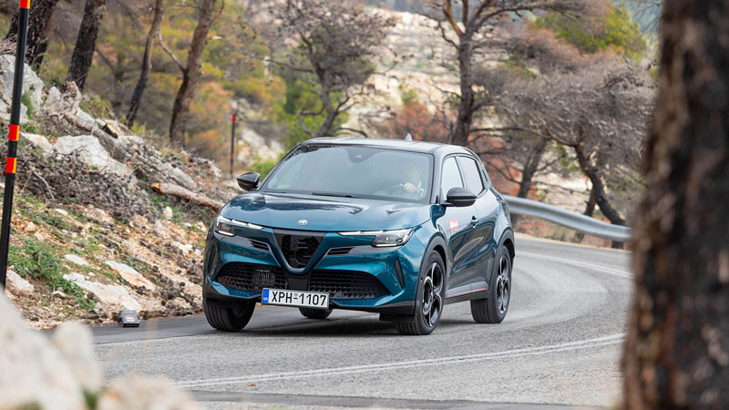 Alfa Romeo Junior Ibrida 136 PS: Προκλητικό στυλ, υβριδική τεχνολογία