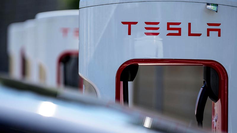 Απώλειες ως και 13% σε Ευρώπη και ΗΠΑ για την Tesla