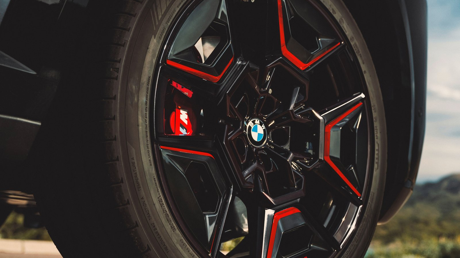 BMW XM Label Red 748 ίππων: Η πιο ισχυρή BMW είναι γεγονός 