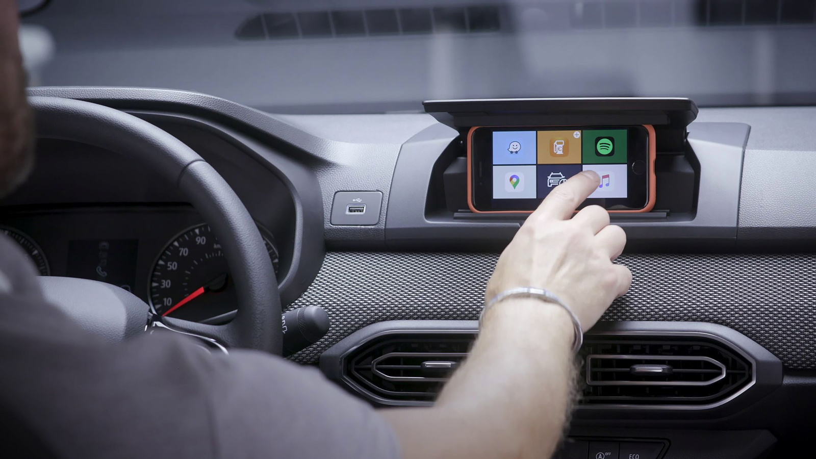 Dacia: Μετατρέπει το κινητό σου σε σύστημα infotainment