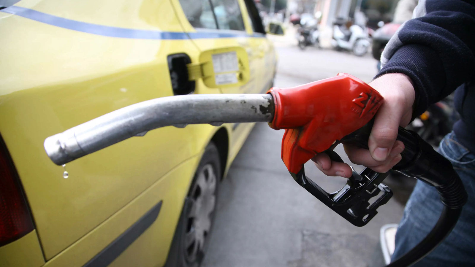 Diesel: Φθηνότερο κατά 0,15 ευρώ/λτ. στην επιδότηση πετρελαίου