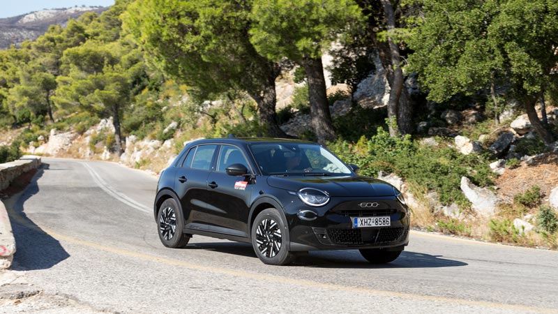 Δοκιμή Fiat 600: Ήπια υβριδικό μικρό SUV που εμπνέεται από το 500άρι