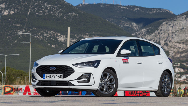 Το νέο Ford Focus έρχεται με ανασχεδιασμένο προφυλακτήρα, πιο λεπτά LED φώτα και οκτάγωνη μάσκα, η οποία ενσωματώνει το λογότυπο της μάρκας