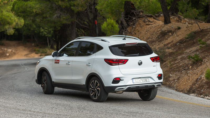 MG ZS: Αυτόματο, πλούσιο, με 111 ίππους και τιμή-λουκούμι  