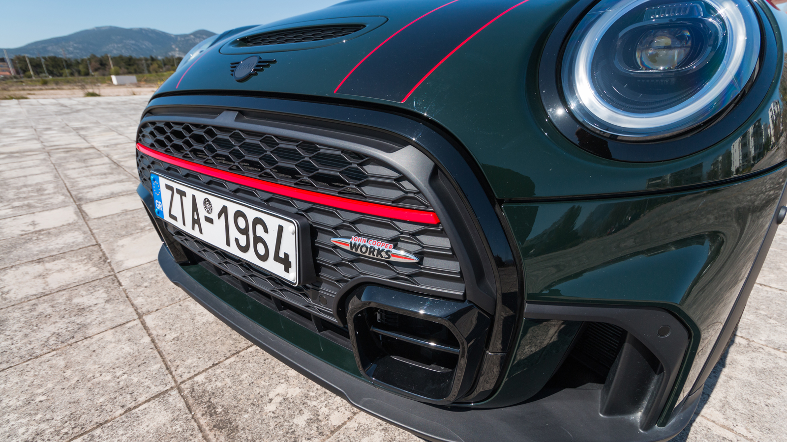 Mini John Cooper Works: Σπίντα 231 ίππων με «πονηρή» εμφάνιση