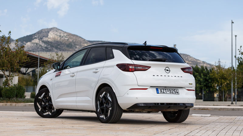 Opel Grandland GSe: Πώς τα πάει το top μικρομεσαίο SUV των 300 ίππων;