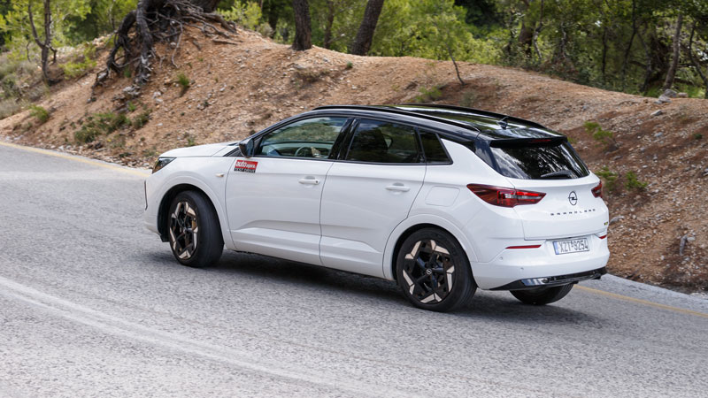 Opel Grandland GSe: Πώς τα πάει το top μικρομεσαίο SUV των 300 ίππων;