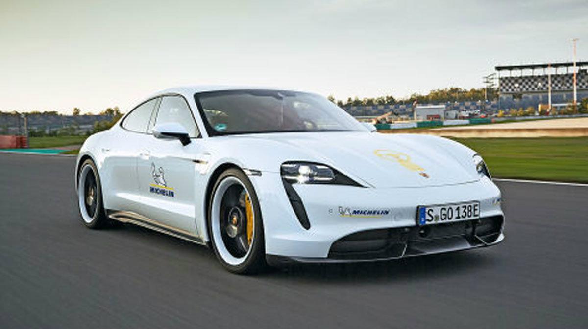 Νέα πρωτιά για την Porsche Taycan