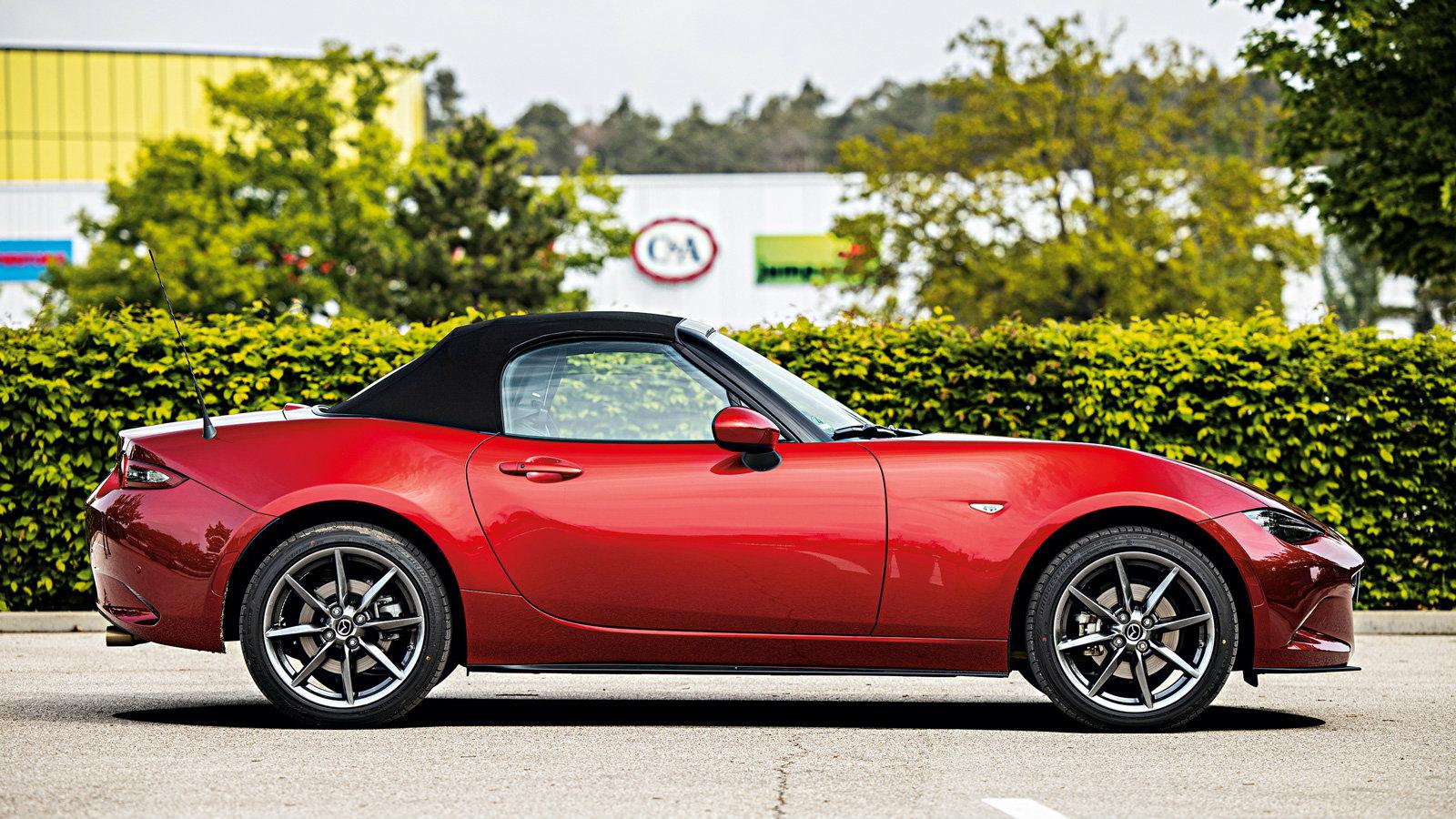 Συγκρίνουμε Mazda MX-5 με BMW Z4