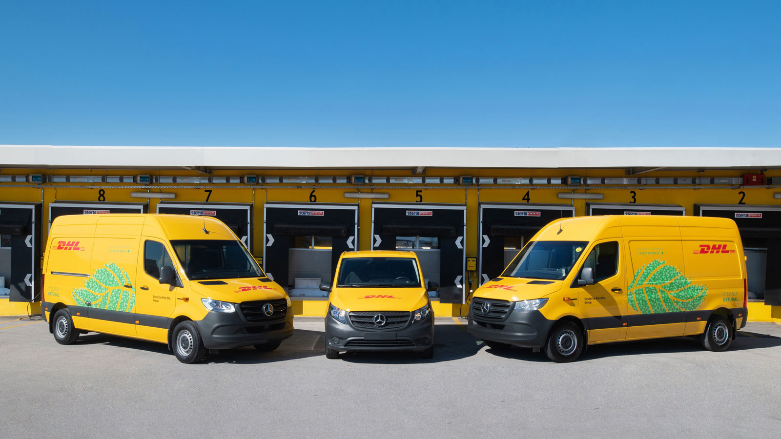 Mercedes-Benz & DHL Express: Ενώνουν δυνάμεις για πράσινες ταχυμεταφορές